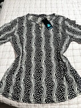 Black & White Patterned Women’s Top -